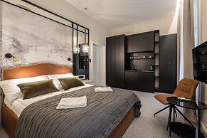 Astoria Boutique Suites - by BQA