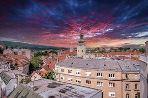 Grand Square Suite - Tale Of The City