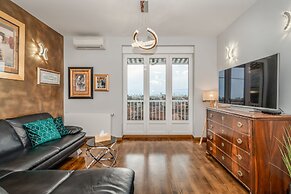 Grand Square Suite - Tale Of The City