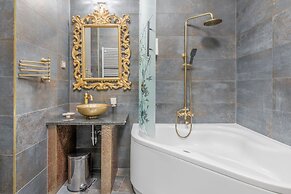 Grand Square Suite - Tale Of The City