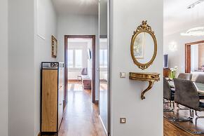 Grand Square Suite - Tale Of The City