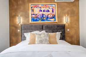 Grand Square Suite - Tale Of The City