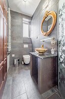 Grand Square Suite - Tale Of The City