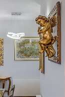 Grand Square Suite - Tale Of The City