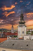 Grand Square Suite - Tale Of The City