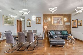 Grand Square Suite - Tale Of The City