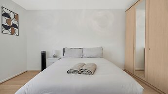 Apartment-sleeps3-heating-television-internet