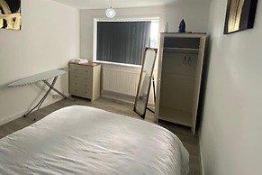 2 Bed - Sleeps 4 - With Parking