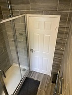 2 Bed - Sleeps 4 - With Parking