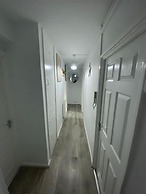 2 Bed - Sleeps 4 - With Parking