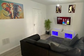 2 Bed - Sleeps 4 - With Parking