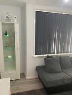 2 Bed - Sleeps 4 - With Parking