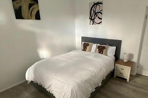 2 Bed - Sleeps 4 - With Parking