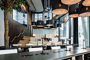 Radisson Blu Hotel At Porsche Design Tower Stuttgart