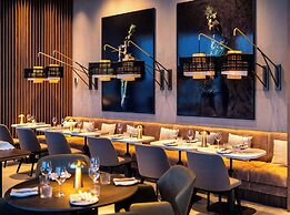 Radisson Blu Hotel At Porsche Design Tower Stuttgart