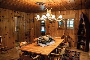 Cozy Riverside Getaway Pine Bend Cottage