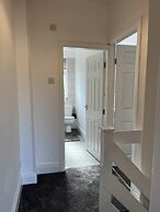Modernised Central Wigan Townhouse Sleeps up to 6