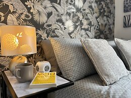 Modernised Central Wigan Townhouse Sleeps up to 6