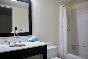 McLure Inn and Suites