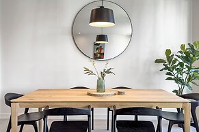 Sunny and Spacious in Wynyard Quarter