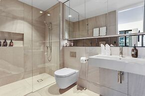 Sunny and Spacious in Wynyard Quarter