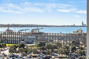 Sunny and Spacious in Wynyard Quarter