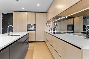 Sunny and Spacious in Wynyard Quarter