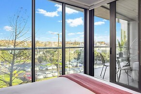 Light & relaxing on city fringe