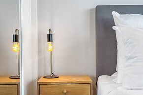 Light & relaxing on city fringe