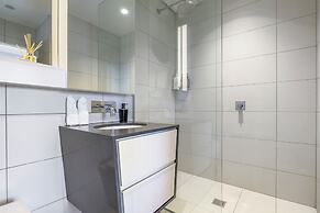 Light & relaxing on city fringe