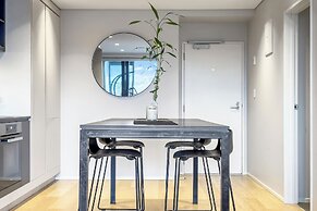 Light & relaxing on city fringe