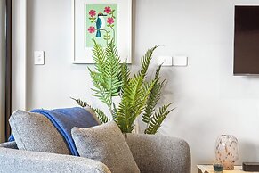 Light & relaxing on city fringe