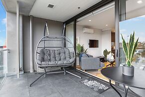 Light & relaxing on city fringe