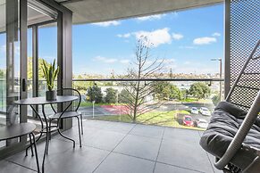 Light & relaxing on city fringe