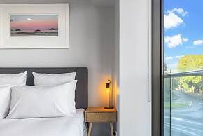 Light & relaxing on city fringe