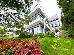 Venus Villa Flamingo Dai Lai by MAPSTAR