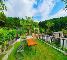 Venus Villa Flamingo Dai Lai by MAPSTAR