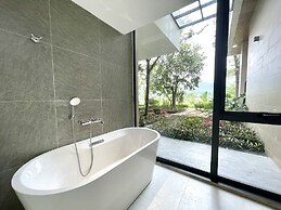 Venus Villa Flamingo Dai Lai by MAPSTAR