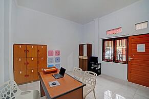 OYO 90503 Madina Residence Syariah