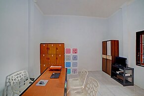 OYO 90503 Madina Residence Syariah