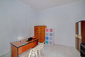 OYO 90503 Madina Residence Syariah