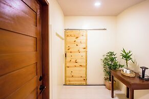 ALONA BEACH SIDE INN