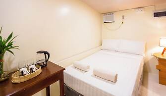 ALONA BEACH SIDE INN