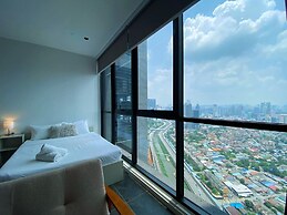 High Floor KL View Scarletz Suite