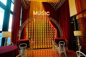 High Floor KL View Scarletz Suite