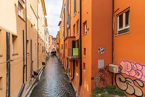 Casa sul Canale di Via Piella by Wonderful Italy