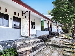 SPOT ON 91383 Green Forest Homestay NearTaman Wisata Pusuk Sembalun (T