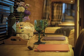 American Airstream - Blossom Farm - Tiers Cross