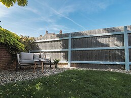 Pebbles Foxglove Way