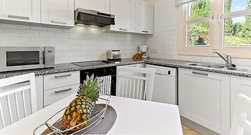 Villa Nefeli - Charming Townhouse in the Heart of Aphrodite Hills Reso